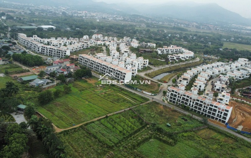 CẦN BÁN GẤP LÔ ĐẤT ĐỐI DIỆN CỔNG CHÍNH KHU ĐÔ THỊ LEGACY Hill, DT 2146m2